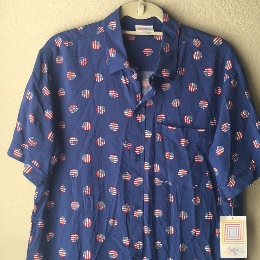 Men’s shirt sleeve button up shirt